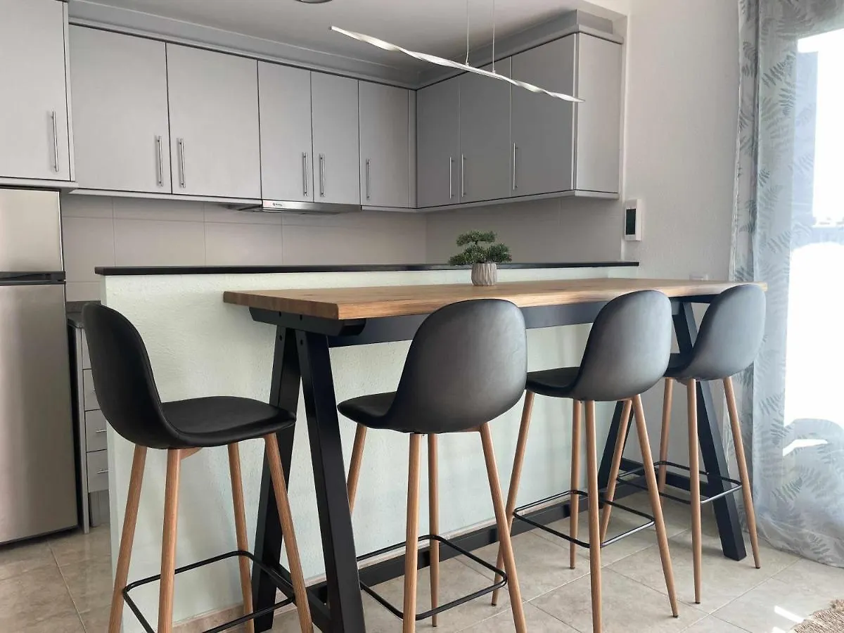 Solàrium con terraza a 5 minutos de la playa recientemente renovado Apartamento Girona Espanha