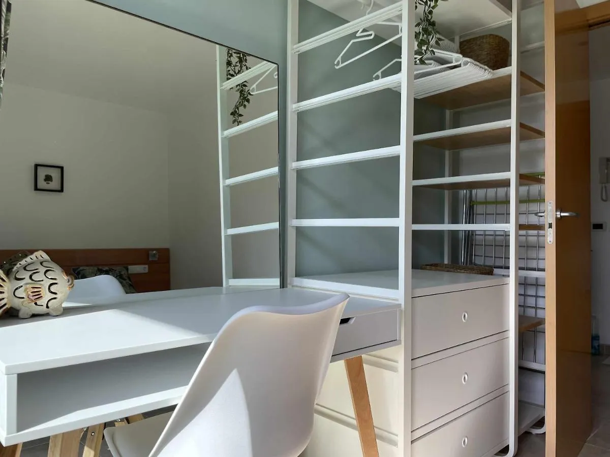 Solàrium con terraza a 5 minutos de la playa recientemente renovado Apartamento Girona 0*,  Espanha