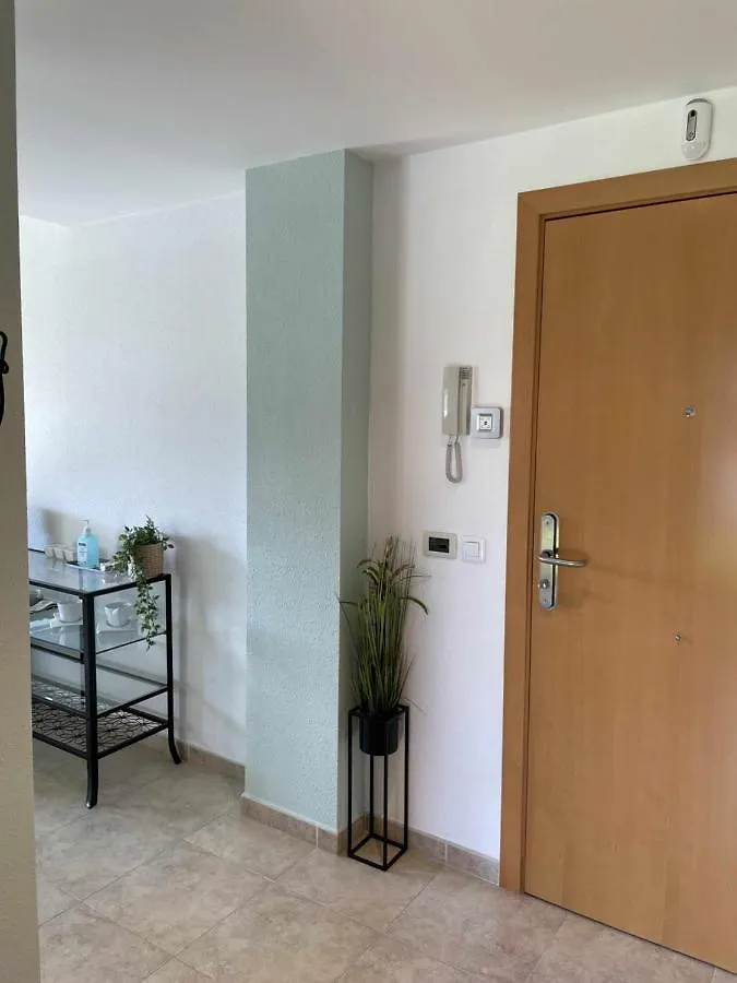 Apartamento Solàrium con terraza a 5 minutos de la playa recientemente renovado Gerona España